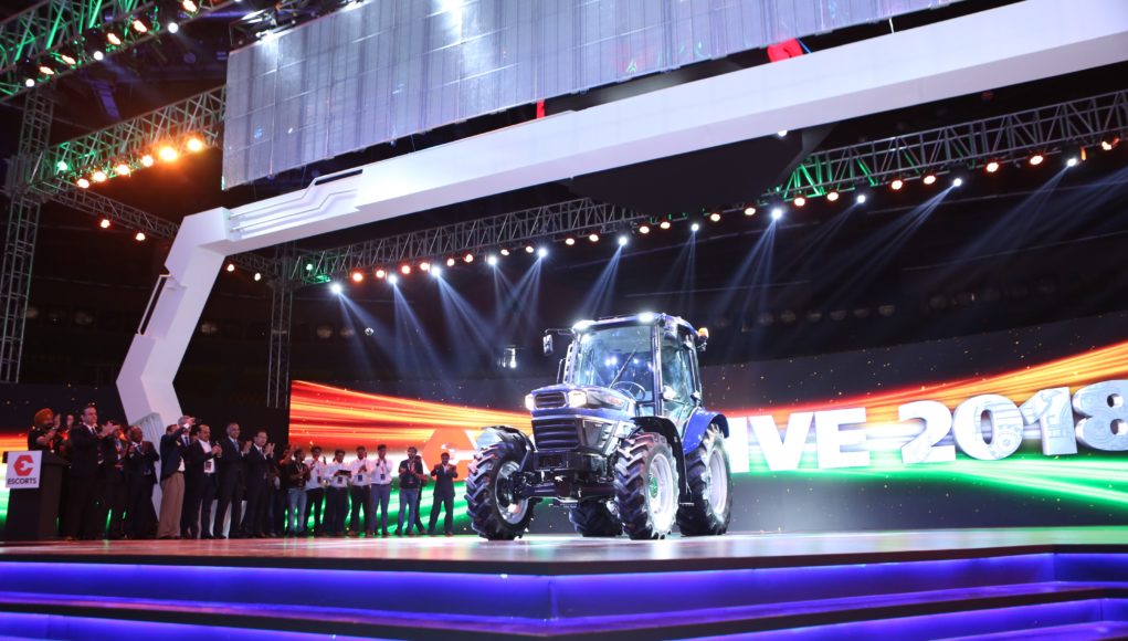 Escorts-Group-Tractor-1021x580